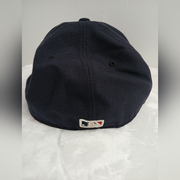 Black SnapBack cap from the Boston Red Sox One Size 7 1/8 - Picture 4 of 9